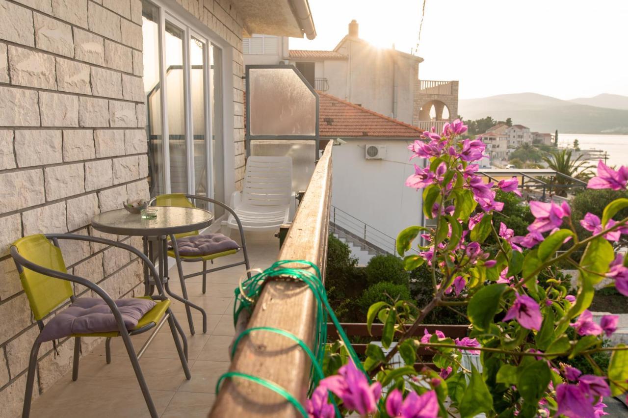 Villa Fjaba - By The Sea - With The Big Terraces & Great Sea View Trogir Exteriör bild