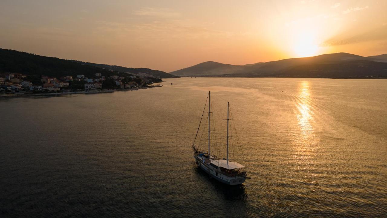 Villa Fjaba - By The Sea - With The Big Terraces & Great Sea View Trogir Exteriör bild